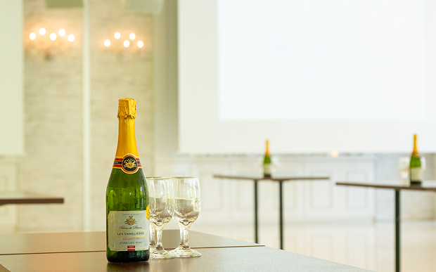 最大400名様まで対応の自由な空間設計